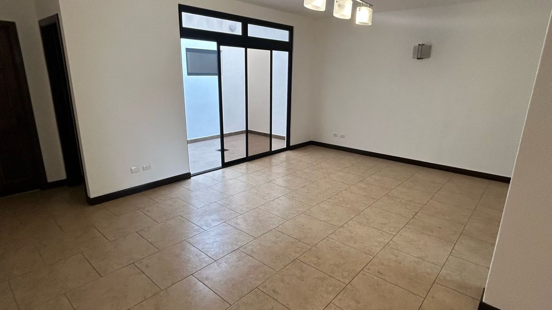 Alquiler de casa en zona 15 VH1 para oficinas ideal - Miniatura 5