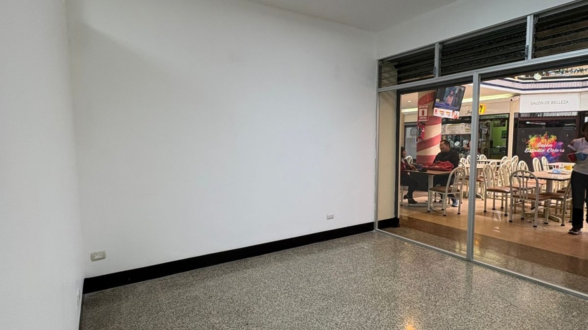 Locales en Alquiler Centro Comercial Real del Parque, zona 1 - Miniatura 12