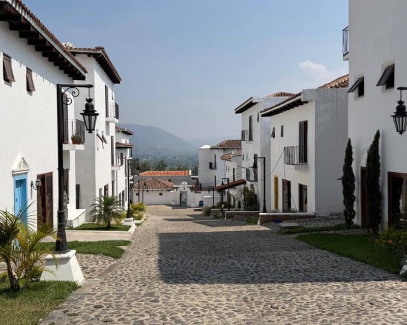 En venta casa de 4 dormitorios muy cerca de Antigua Gt