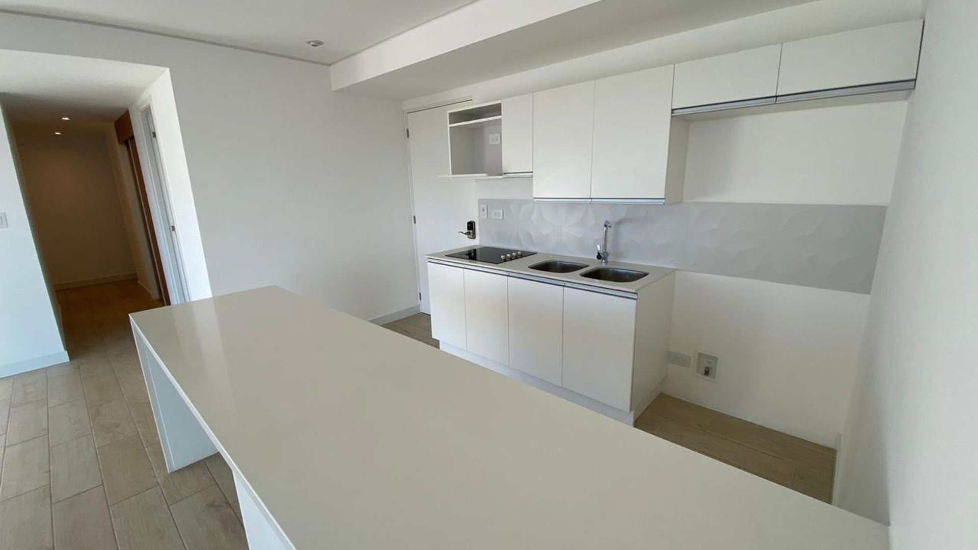 VENTA Ó ALQUILER DE MODERNO Y AMPLIO APARTAMENTO - QUO, ZONA 04 - Miniatura 6