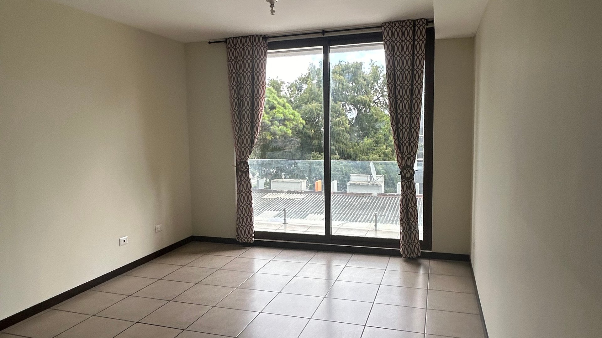 Amplio y céntrico apartamento en venta - Miniatura 3
