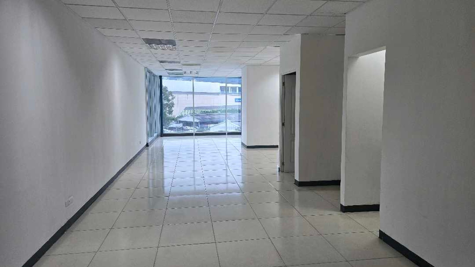 OFICINA EN ALQUILER EN ZONA 10  -  ZONA PRADERA - Miniatura 2