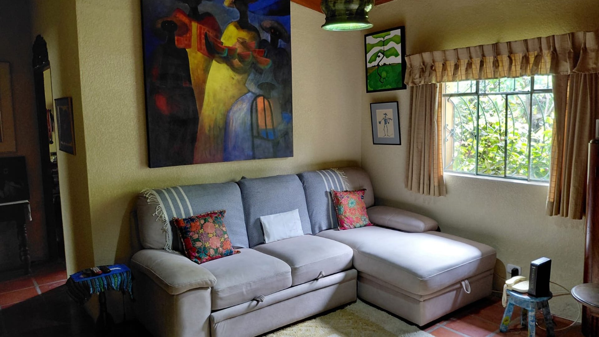 AMPLIA Y ACOGEDORA CASA EN VENTA CON BELLO JARDÍN - Miniatura 8