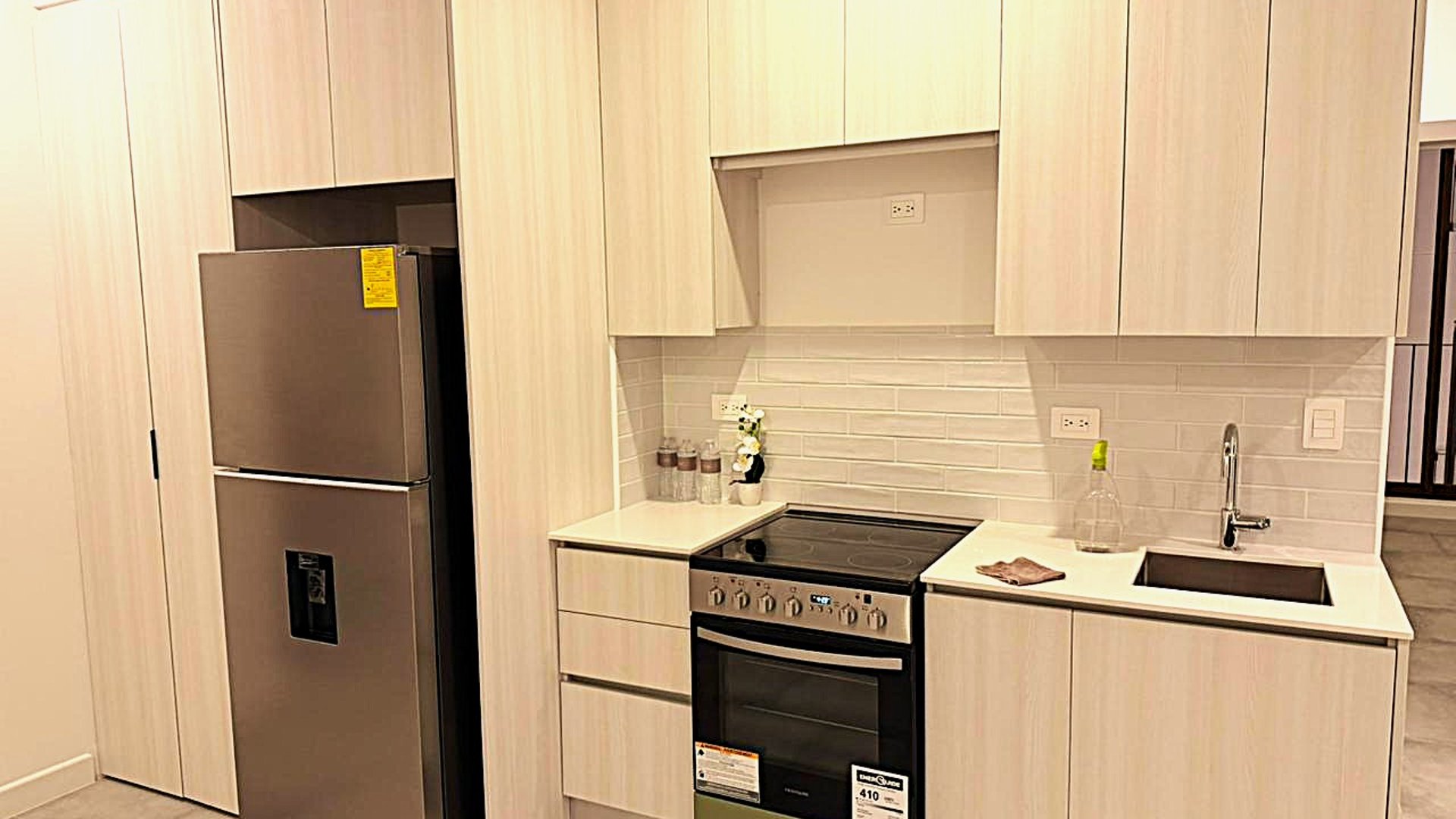 Apartamento 1 Hab. en Renta - Zona 16, Ciudad de Guatemala - Miniatura 2