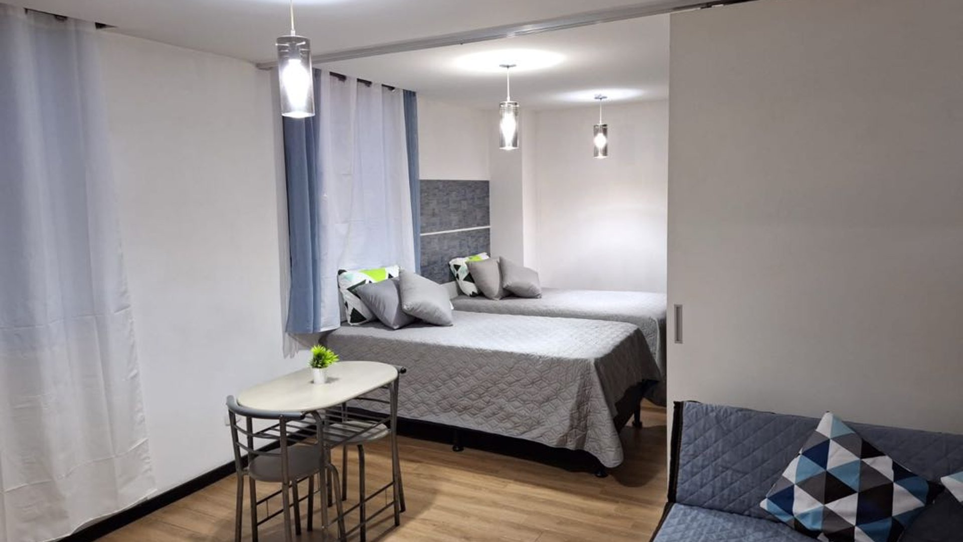 Alquiler de Estudio amueblado en Edificio Boutique 7-47 Zona 4 (B)