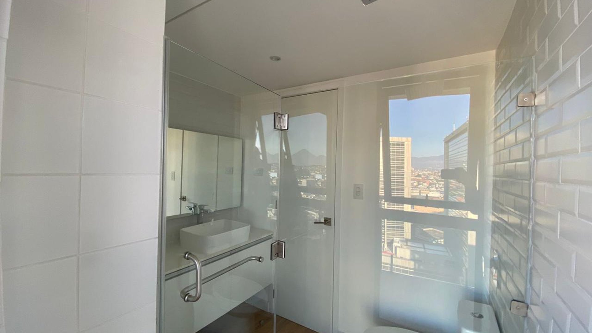 VENTA Ó ALQUILER DE MODERNO Y AMPLIO APARTAMENTO - QUO, ZONA 04 - Miniatura 12