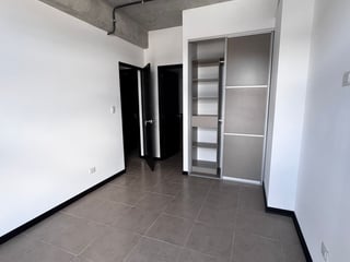 VENDO EN TORRE NIKAO BOULEVARD EL NARANJO - Image 9