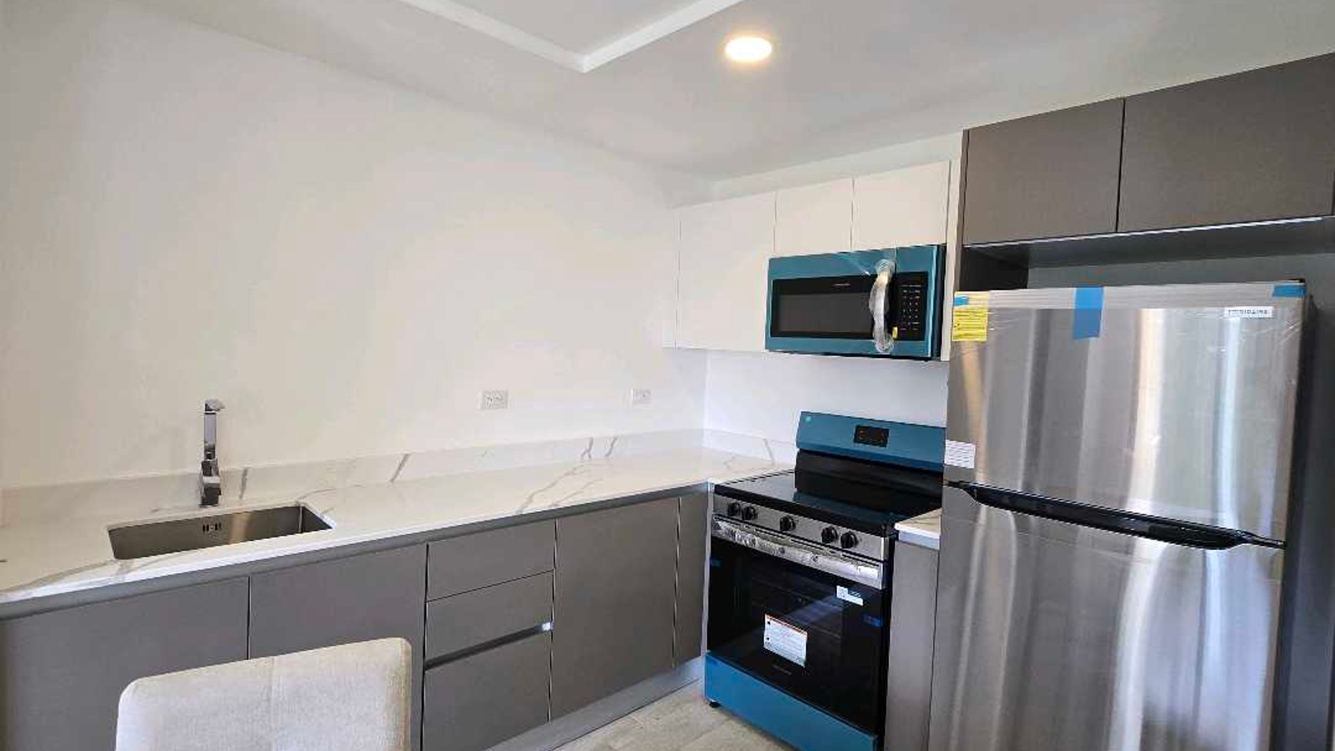 APARTAMENTO SEMIAMUEBLADO EN ALQUILER EN ZONA 13 - Miniatura 7