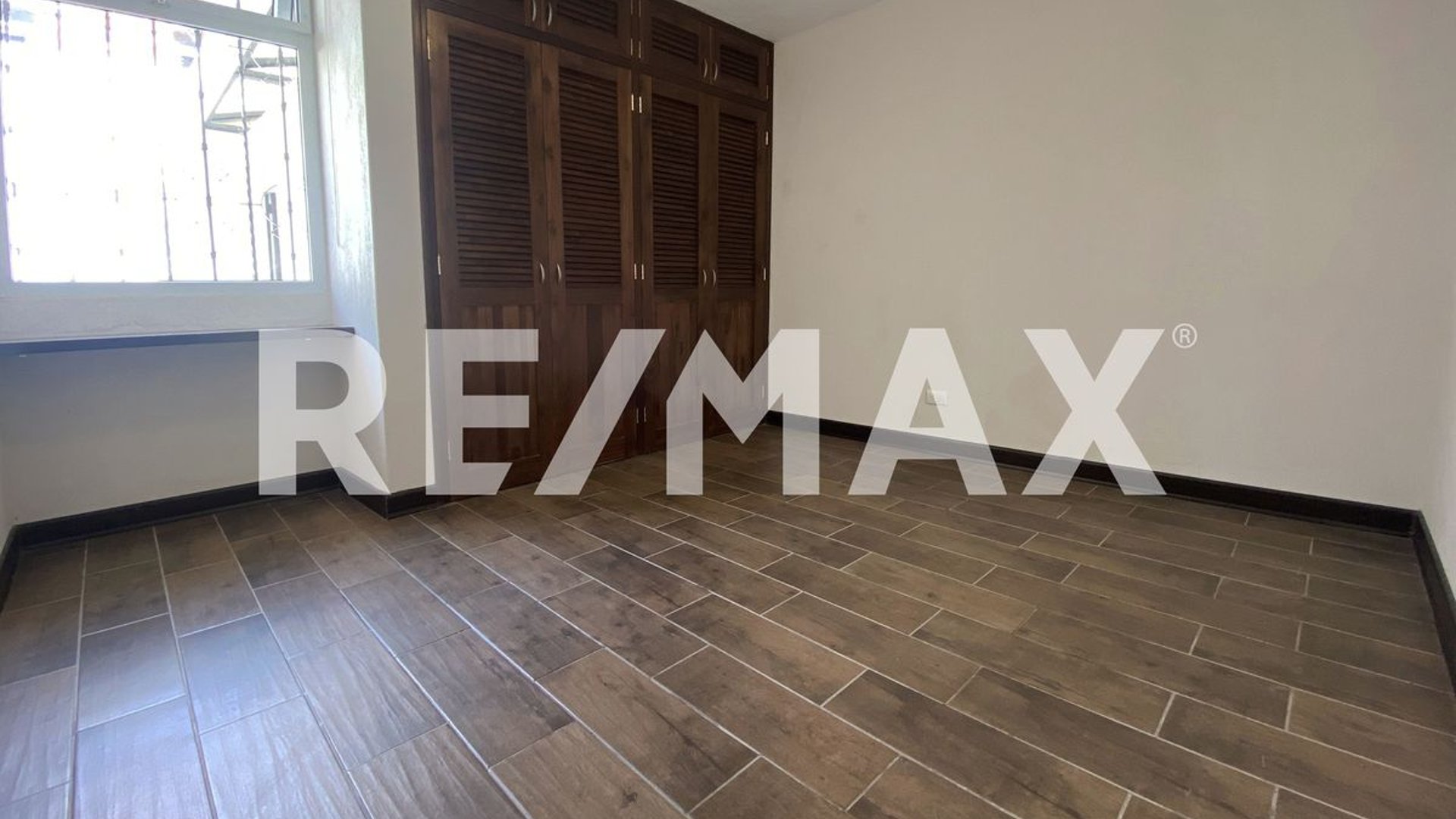 Apartamento Renta | Zona 16 | Residenciales San Carlos - Miniatura 8