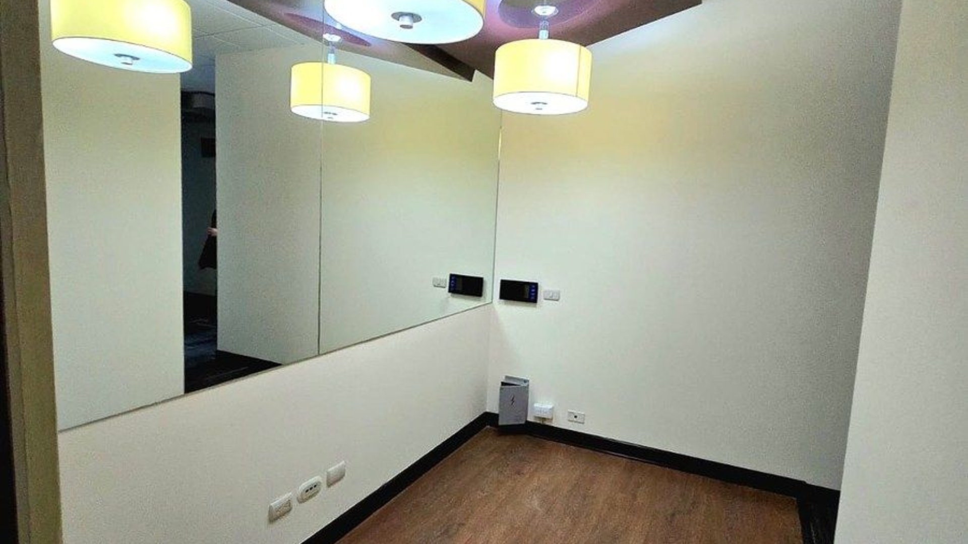 OFICINA GRANDE Y MODERNA EN ZONA PRADERA‼️ - Miniatura 5