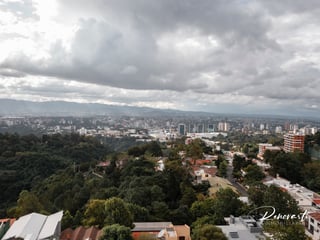 Vendo amplia casa en Condominio el Prado zona 10 - Image 8