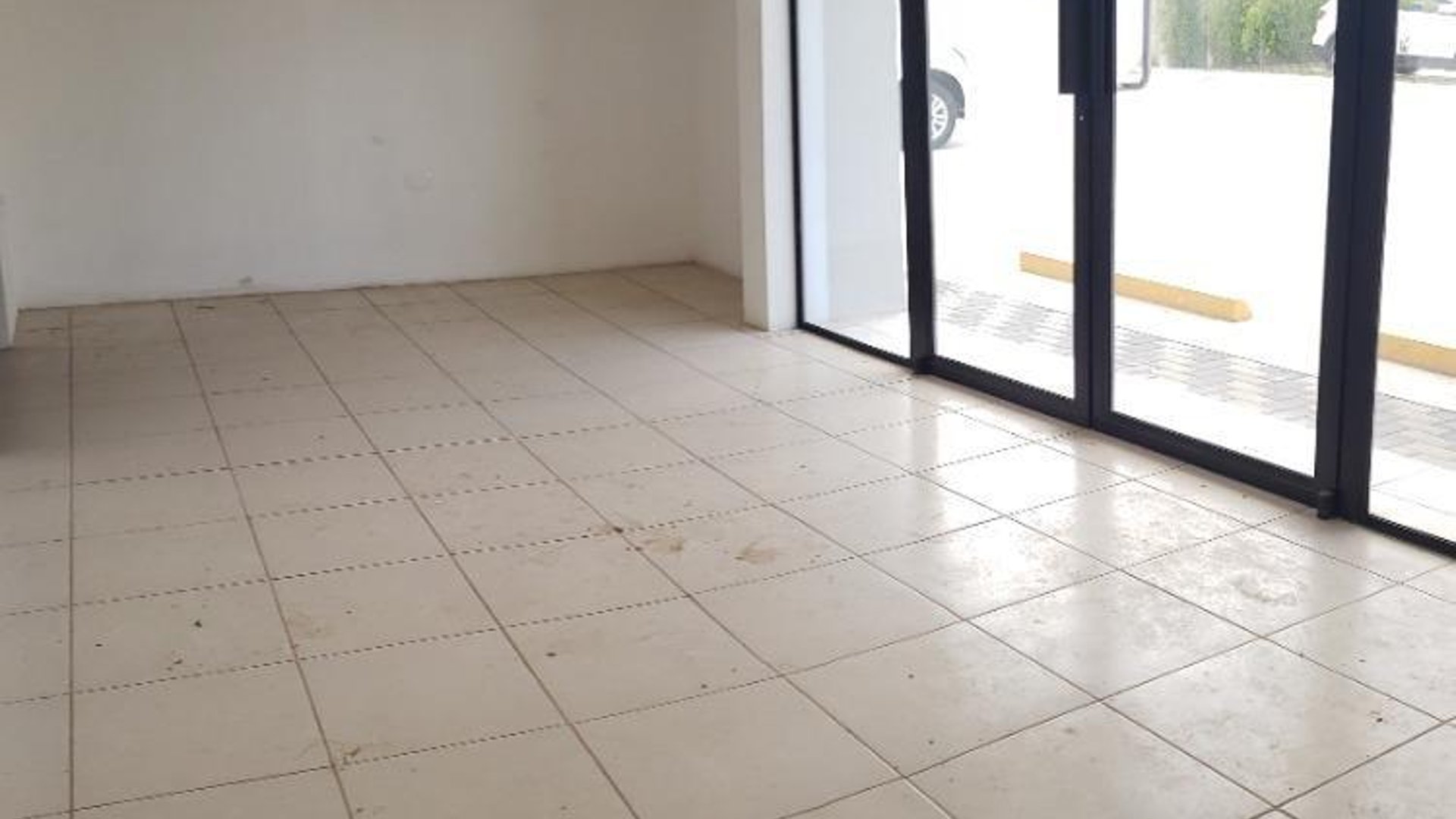 Ofibodega en venta en Quetzaltenango con 490 m2 totales - Miniatura 2