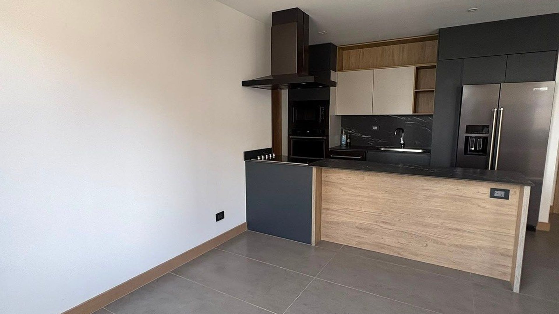 Apartamento en Alquiler  Edificio Torre Vertic Zona 14 - Miniatura 19