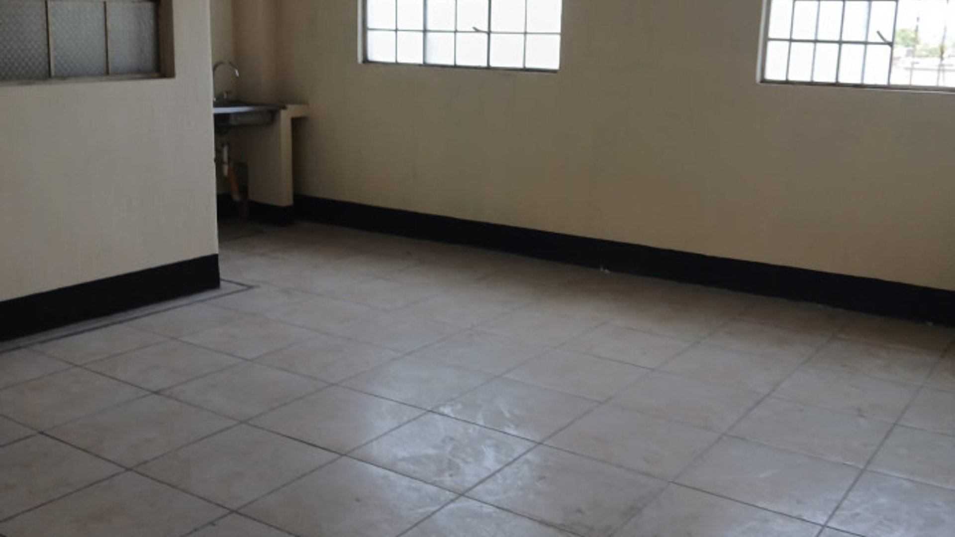 Bodegas en Alquiler en Zona 7 Castillo Lara - Miniatura 3