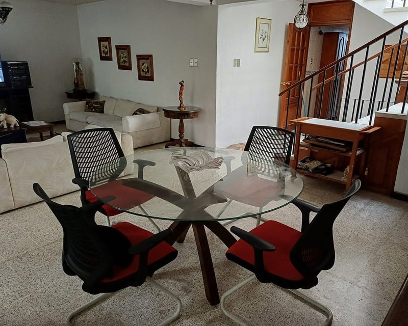 Casa Semi-Amueblada en Renta – Boulevard Vista Hermosa, Zona 15