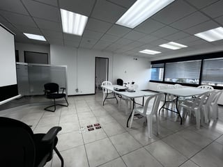 📍 OFICINA EN RENTA – 131.34 M² + 6 OFICINAS | ATLANTIS | ZONA 10 - 4
