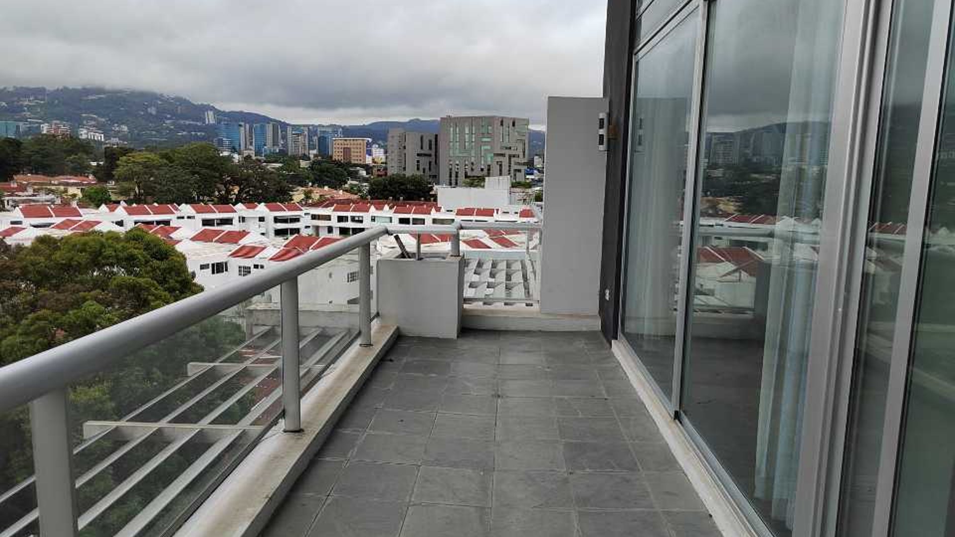 Vendo apartamento zona 10 - Miniatura 18
