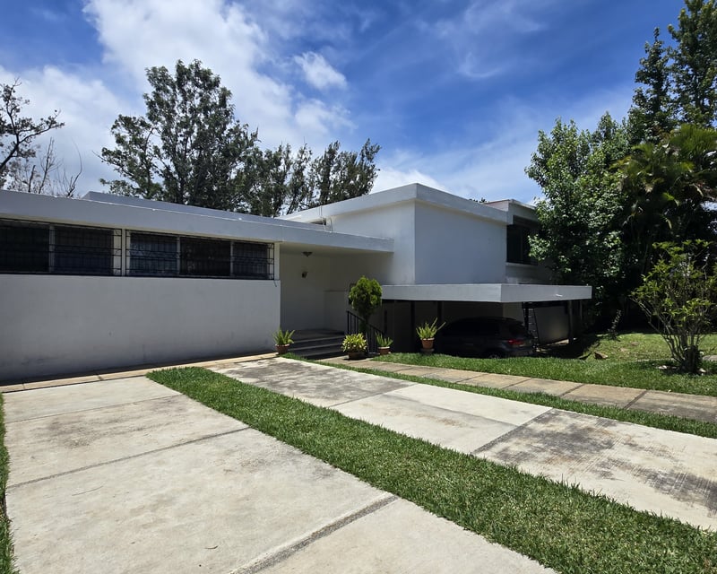 En Renta Casa en Zona 15 ideal para oficinas !!