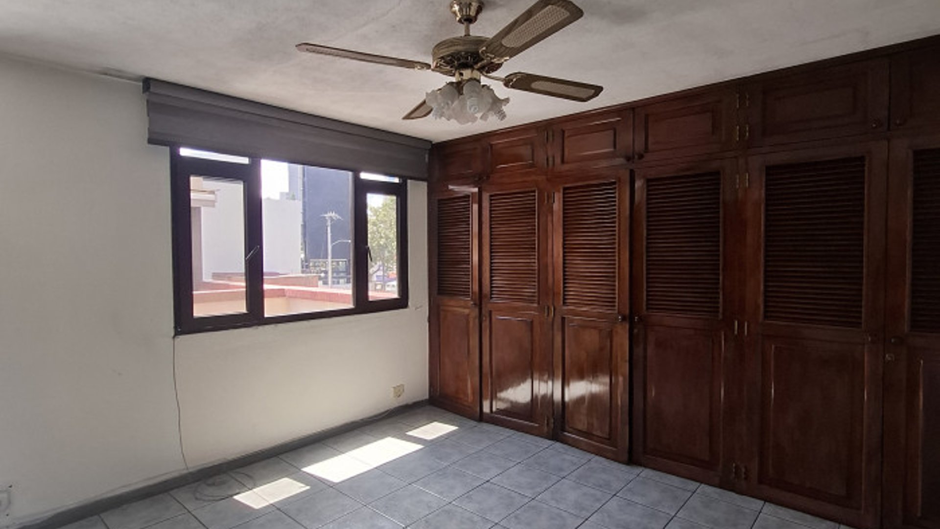 Casa en renta en zona 10 Bulevar Los Próceres - Miniatura 11
