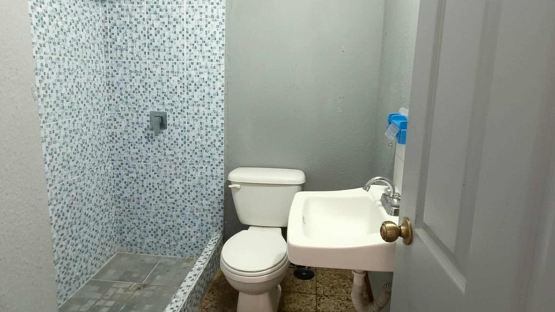 Casa en venta en Pinares del Norte, zona 18. - Miniatura 8