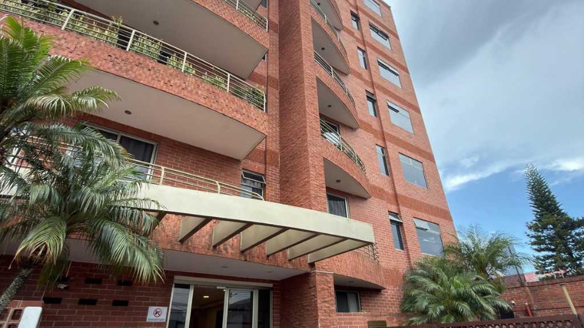 APARTAMENTO EN RENTA – BENEVENTO, ZONA 14 - Image 1