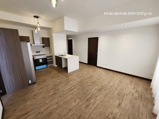 Apartamento con balcon en renta de 2 habitaciones en zona 10 Ref-5590 - 5