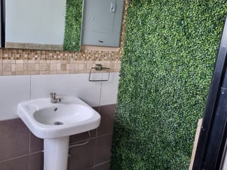 Alquilo / vendo amplia oficina Edificio Desing Center zona 10 - Image 11