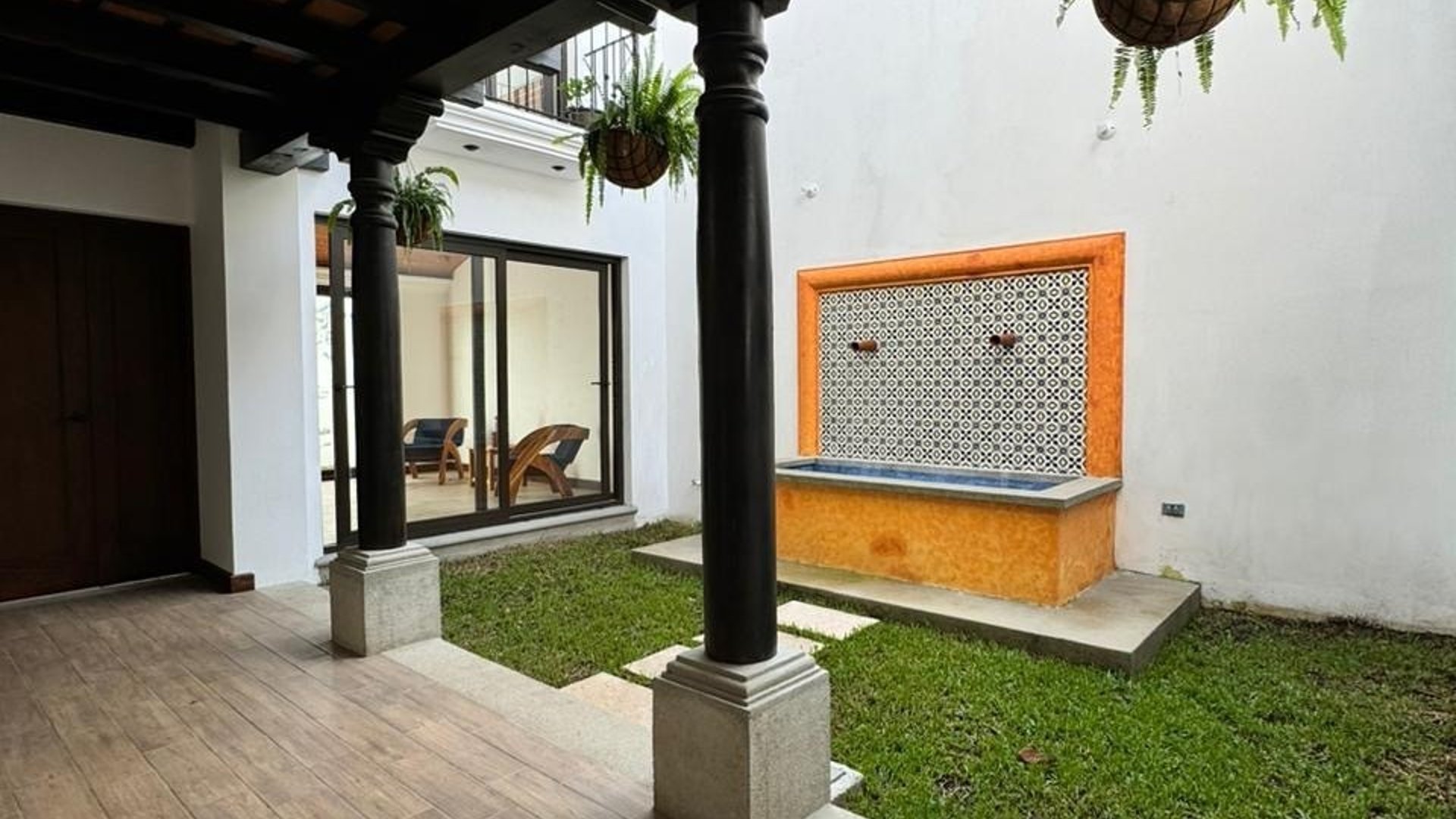 PRECIOSA CASA EN VENTA EN ANTIGUA - Miniatura 2