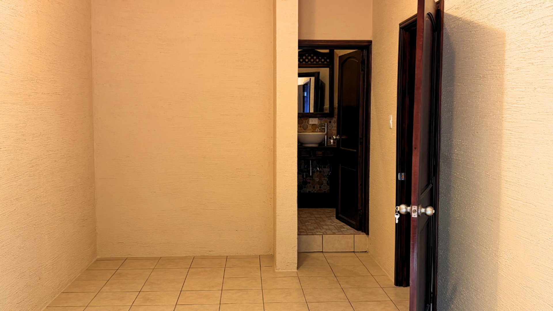 Conjunto exclusivo de 2 casas coloniales independientes | Lo de Coy, Mixco - Miniatura 5
