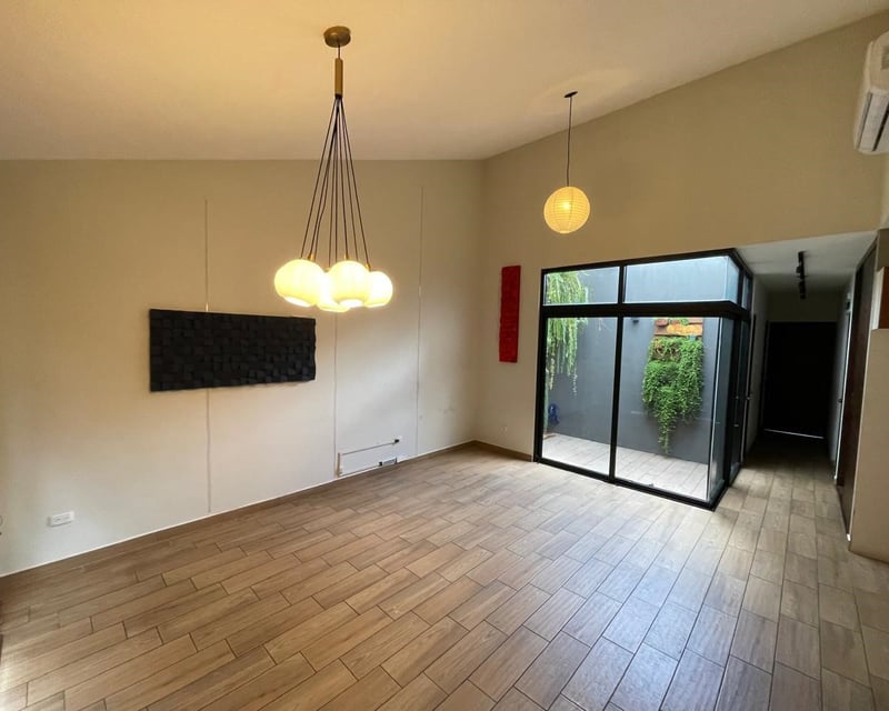 Casa Remodelada en Venta, Arcos de Santa Maria II