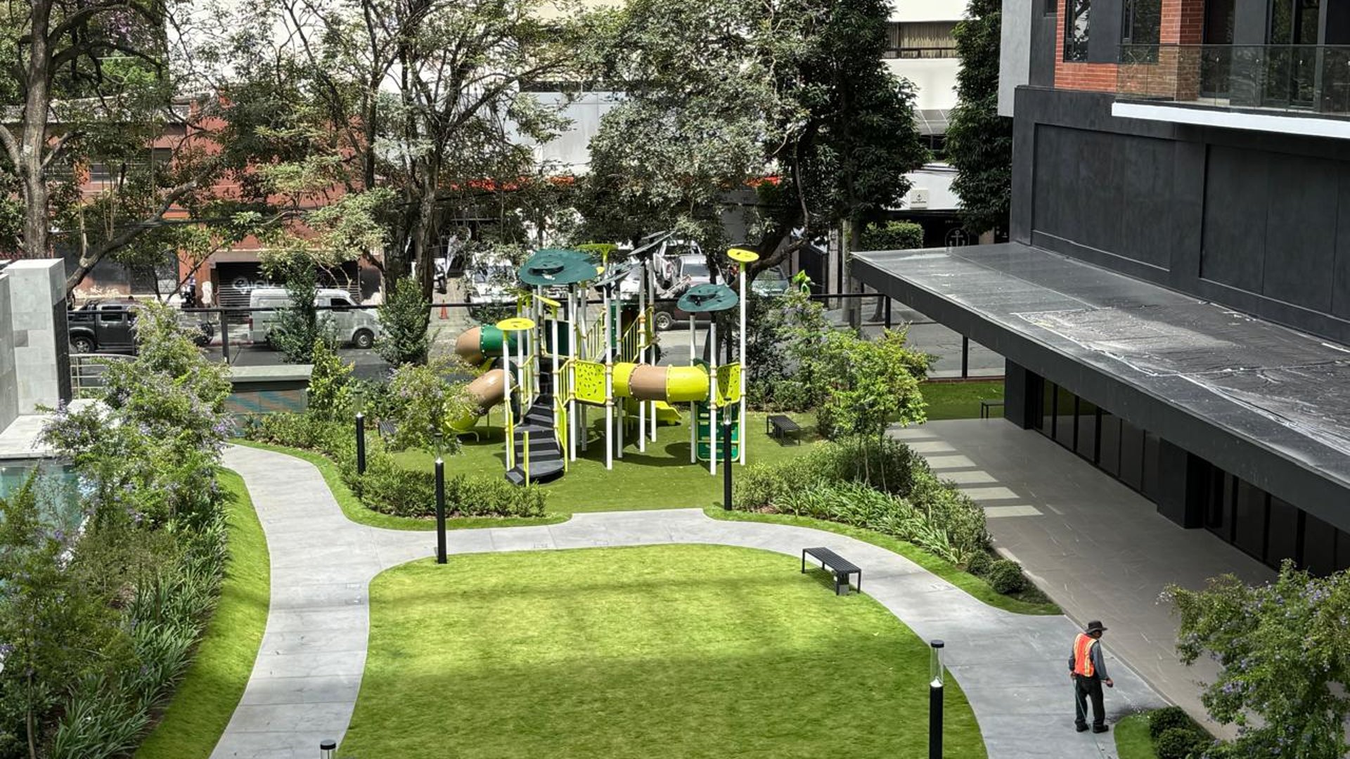 EDIFICIO FERRE DIEZ  ZONA 10 RENTA NUEVO APARTAMENTO AMUEBLADO 