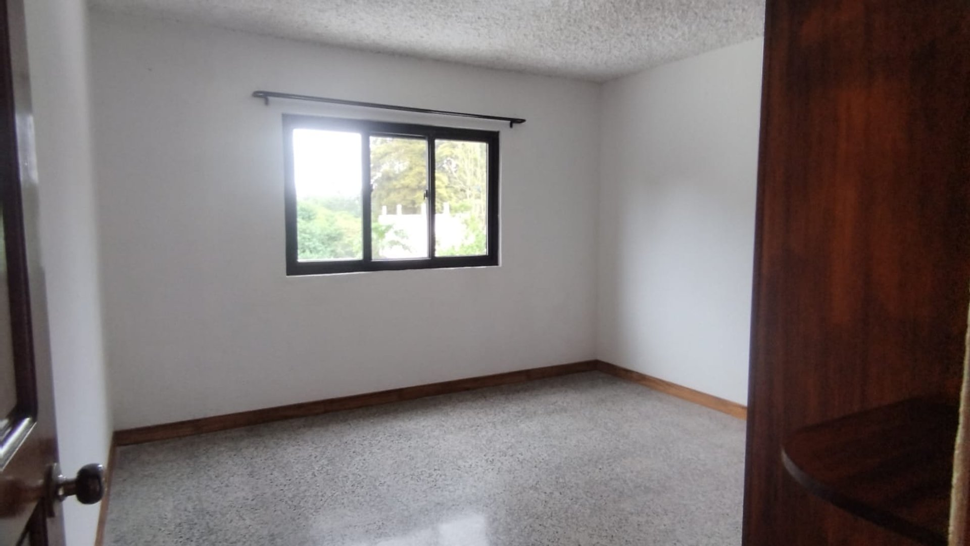 ???? APARTAMENTO EN RENTA – 2 HAB + ESTUDIO | VH3 | ZONA 15 - Miniatura 8