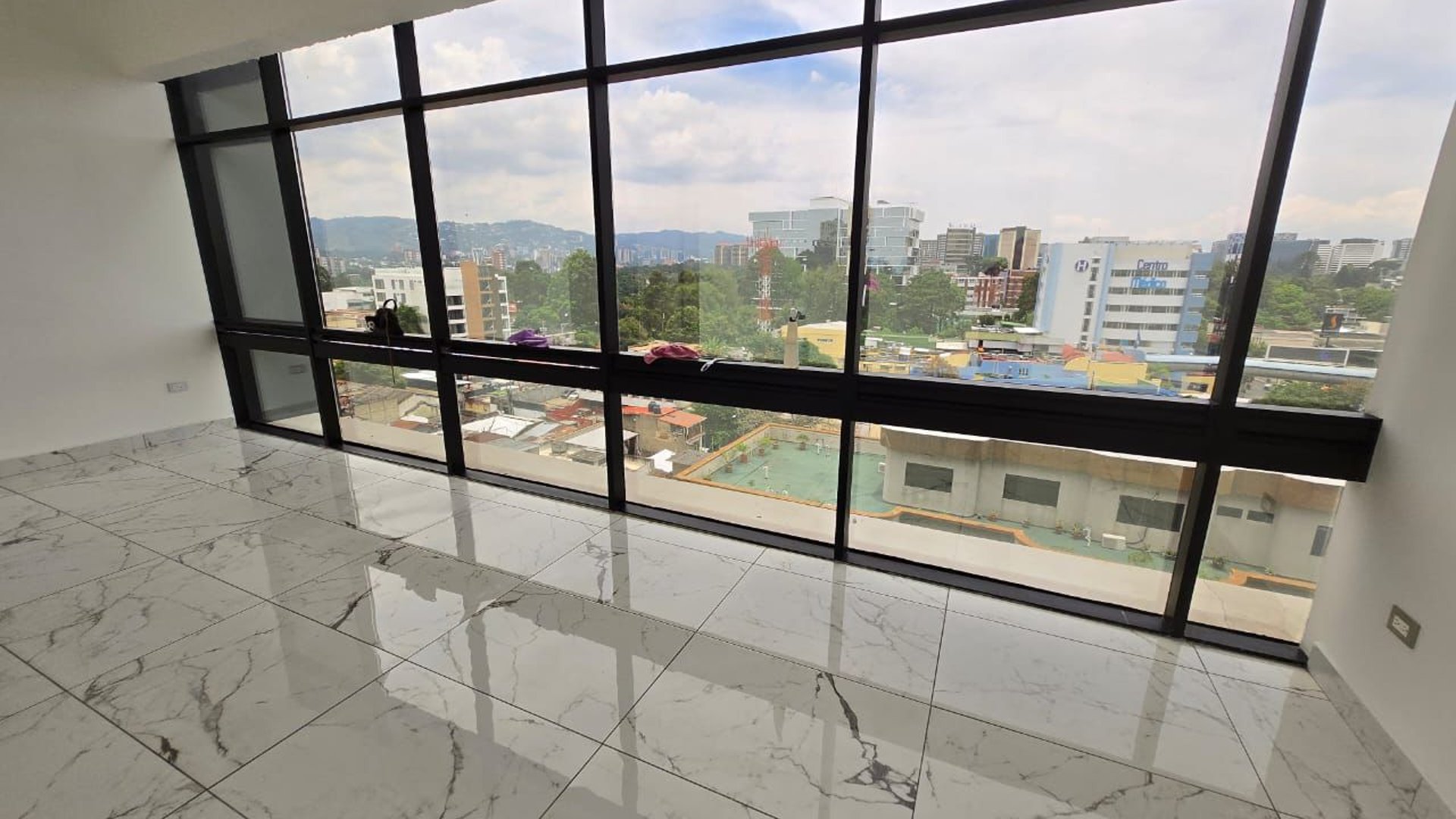 Oficina en renta zona 10 / Renovati - Miniatura 8