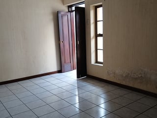 Venta de Casa en área comercial de la zona 13 Pamplona - Image 16