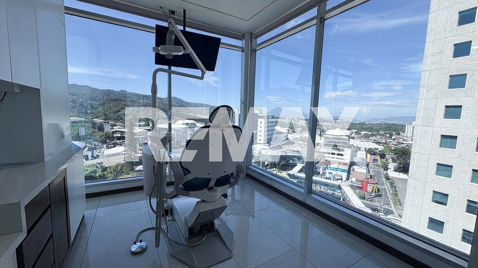 Oficina Médica Renta | Zona 10 | Los Próceres - Miniatura 3