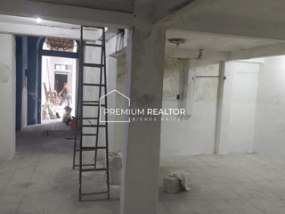 Luxurious 5-Bedroom Business Space for Rent in Zone 1, Guatemala City - 2