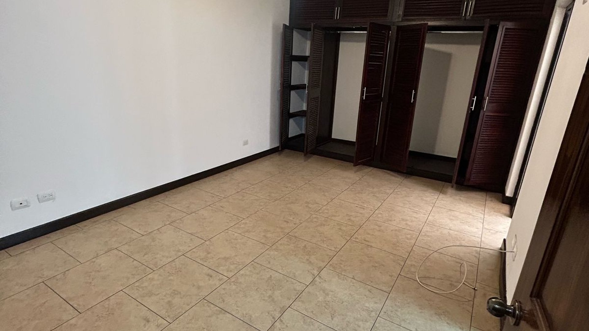 Alquiler de casa en zona 15 VH1 para oficinas ideal - Miniatura 12