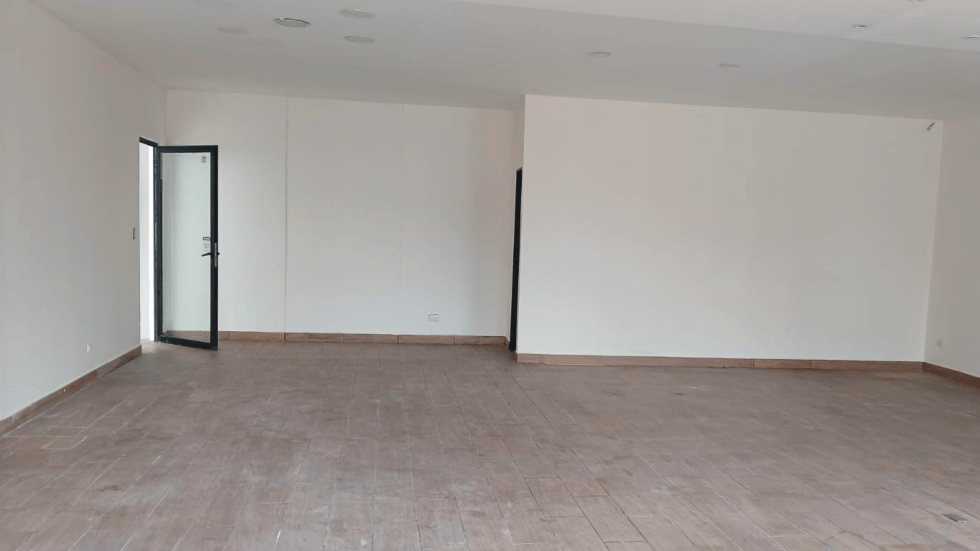 LOCAL EN RENTA | PLAZA AMERICAS | ZONA 13 - Miniatura 2