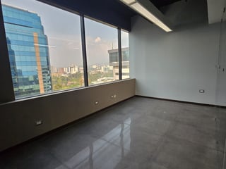 Venta o Alquiler de Oficina en Europlaza zona 14 - Image 19