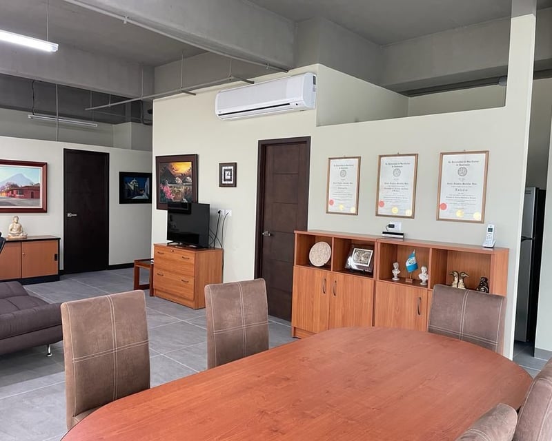 PIALE/ Oficina en venta, zona 10
