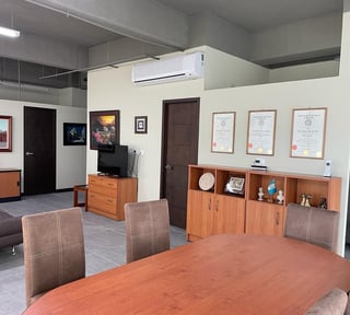 PIALE/ Oficina en venta, zona 10