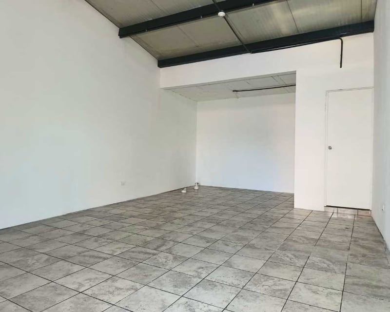 LOCAL COMERCIAL EN RENTA – CONVENIA PLAZA, ZONA 10