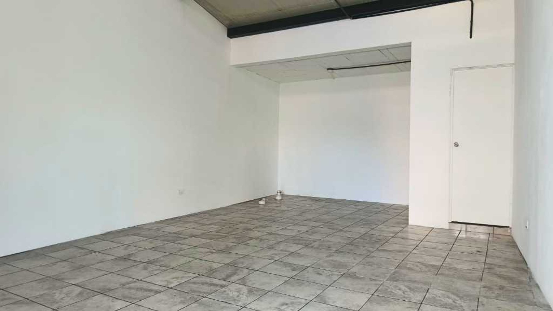 LOCAL COMERCIAL EN RENTA – CONVENIA PLAZA, ZONA 10