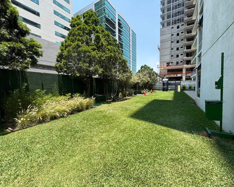 RENTA Apartamento Amueblado Zona 10 Edificio 19 Diez