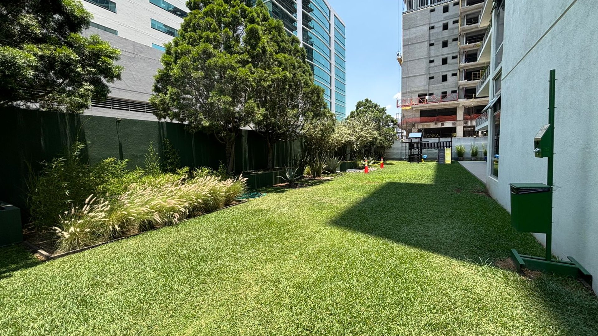 RENTA Apartamento Amueblado Zona 10 Edificio 19 Diez