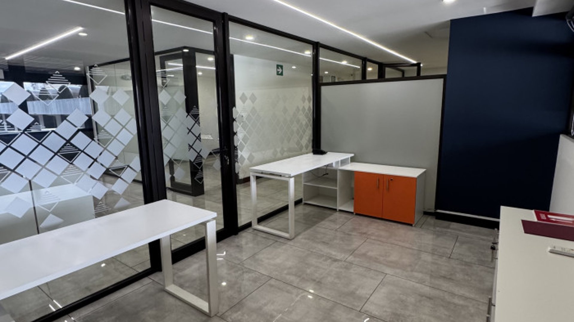 Oficina Comercial en Renta Geminis zona 10 - Miniatura 8