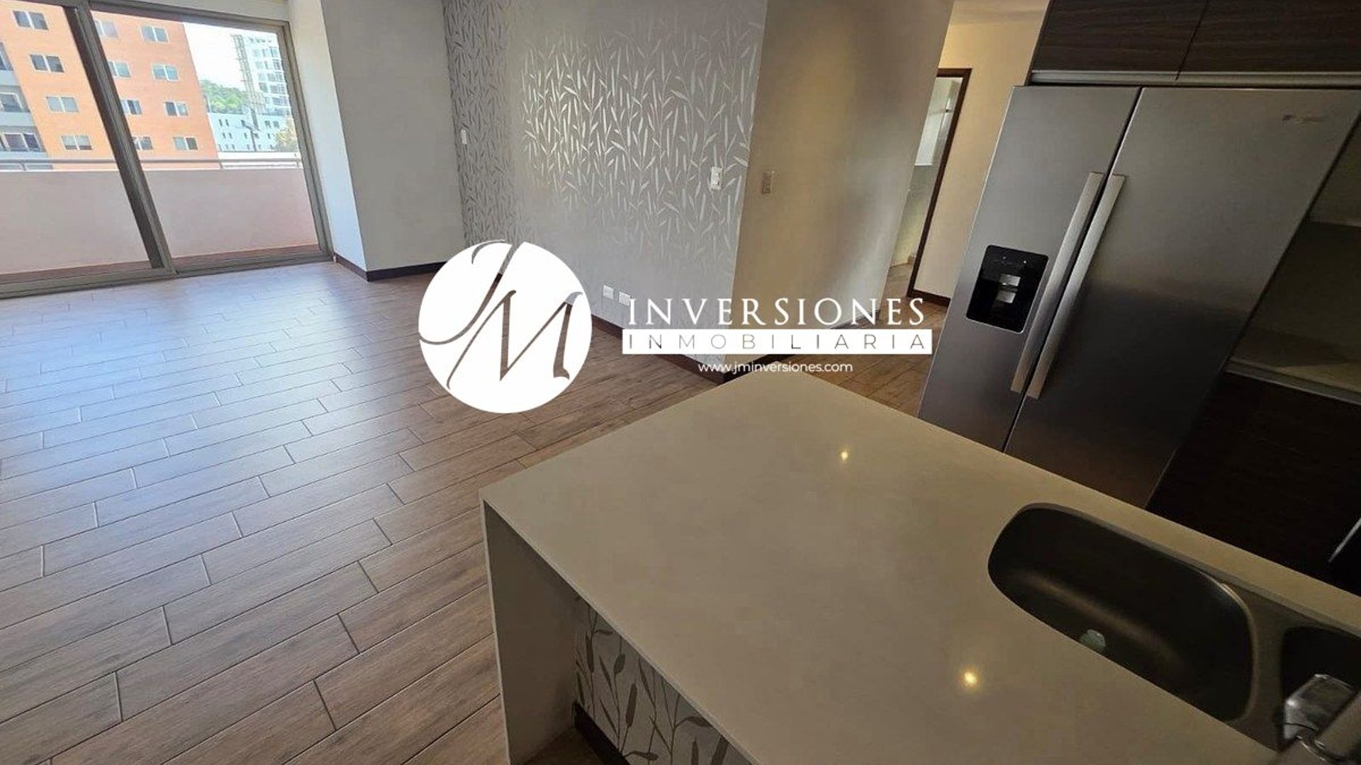 Apartamento en Renta de 3 dormitorios en zona 10