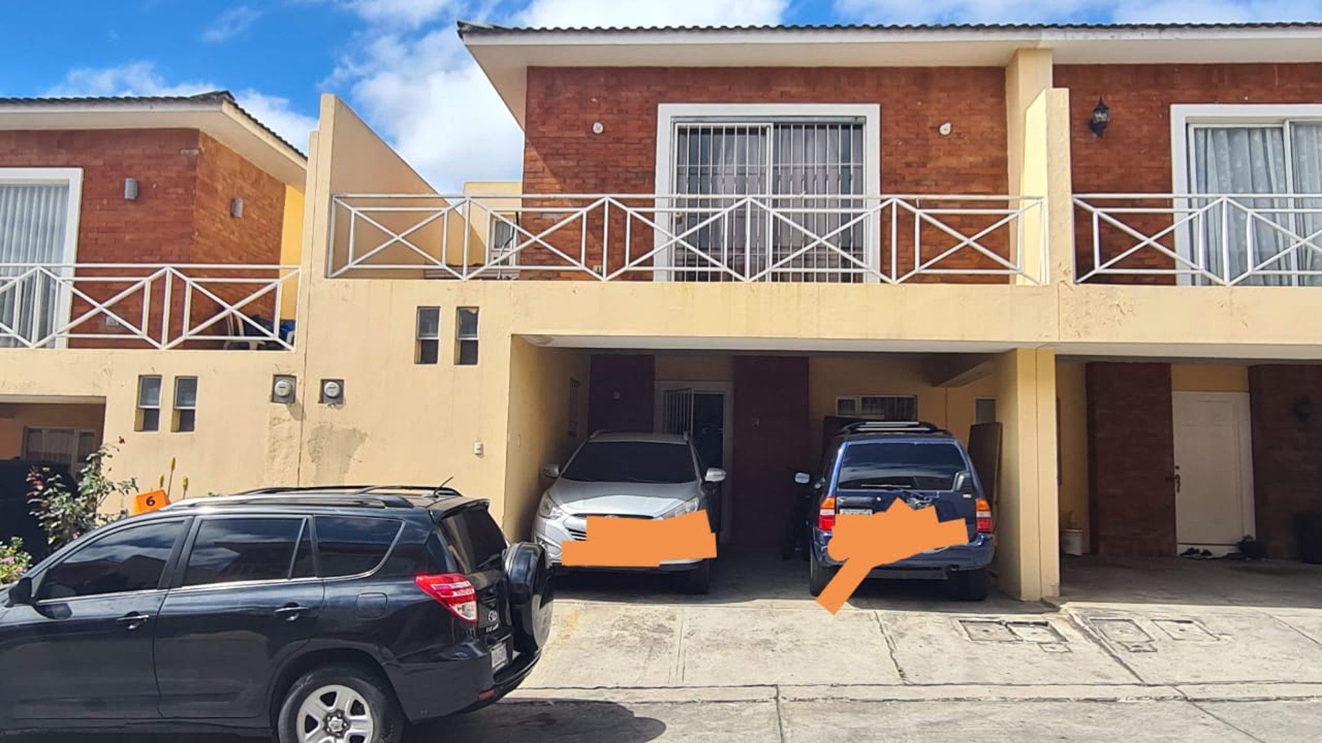 Vendo Linda Casa en Condominio La Fontana, Zona 4 Mixco - Image 1