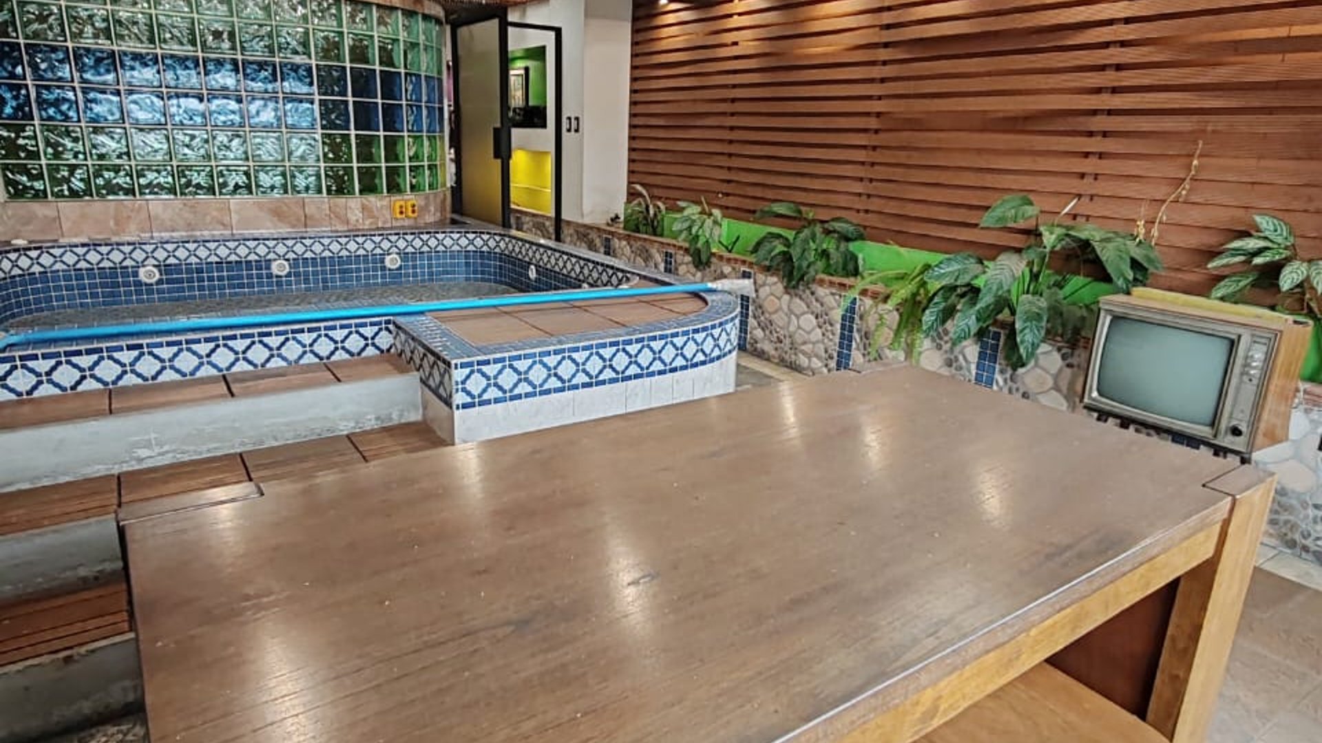 Edificio en renta o venta, sobre Calzada San Juan - Miniatura 4