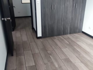 📍 APARTAMENTO EN VENTA – 3 HAB + NIVEL ALTO | PETÁPOLIS | ZONA 12 - 5